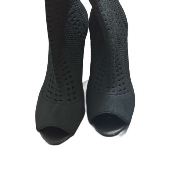 Charles (Charles David) peep toe mesh high heel bootie 7.5
NWOT - Picture 2 of 8